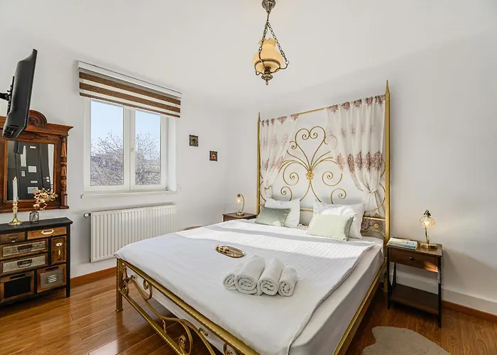 Vintage By Black Church Apartman *