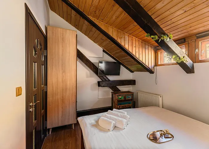 Vintage By Black Church Brassó